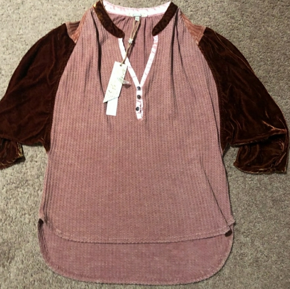 Gimmicks by BKE top NWT size XS